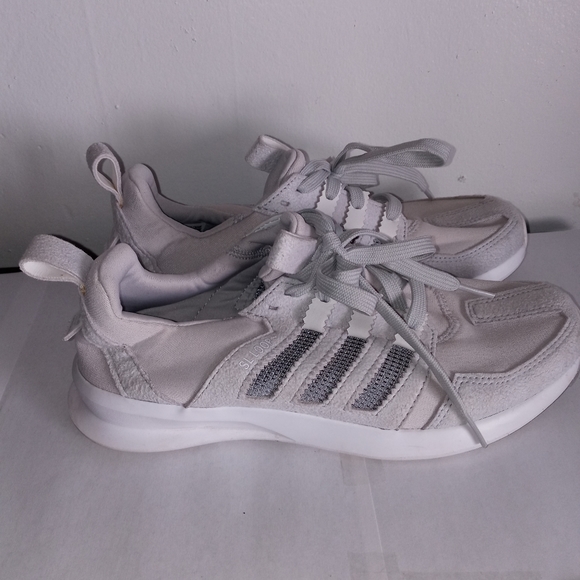 Adidas - Picture 3 of 6